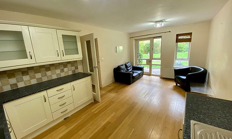 2 Bedroom Flat In Ni...