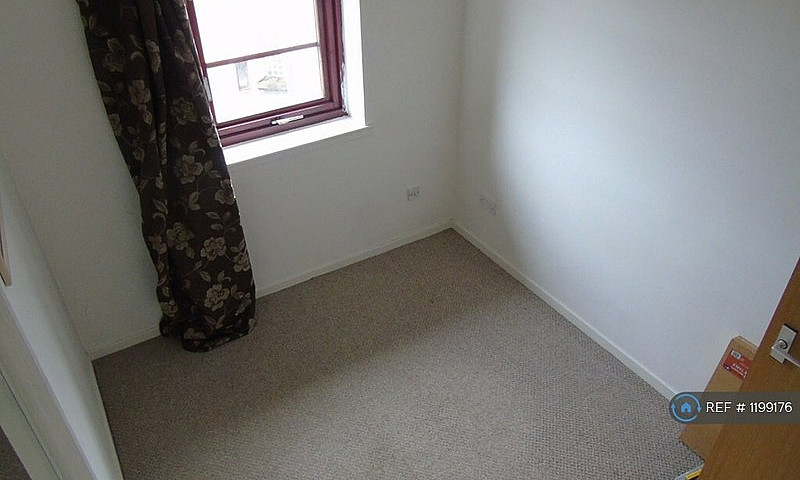 2 Bedroom Flat In Ar...