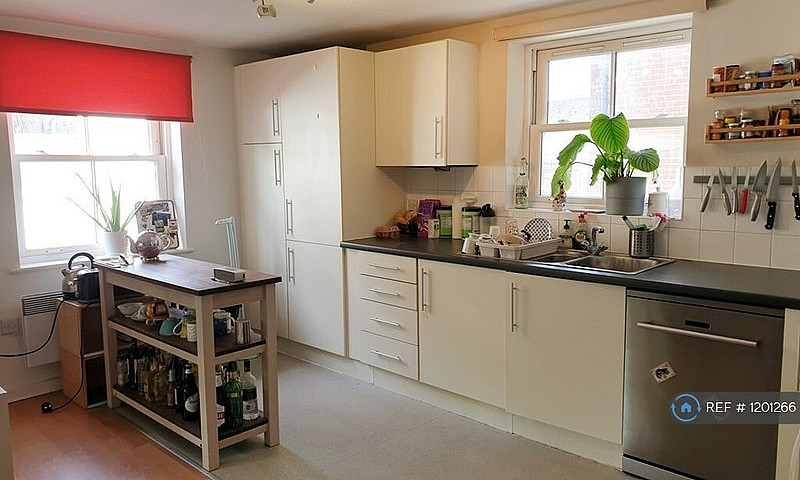 2 Bedroom Flat In Al...