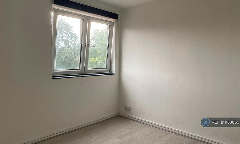 4 Bedroom Flat In He...