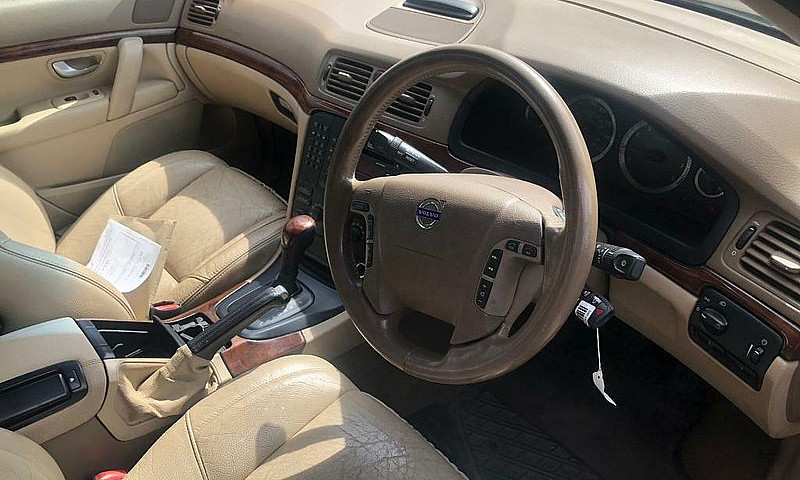 2005 Volvo S80 2.4 L...
