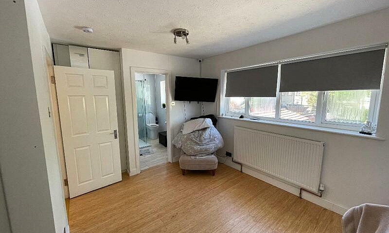 4 Bedroom House In T...