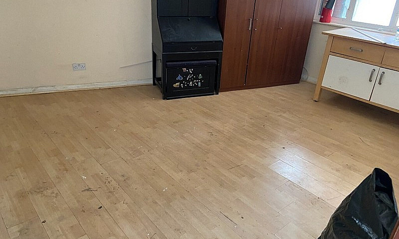 5 Bedroom Semi Detac...