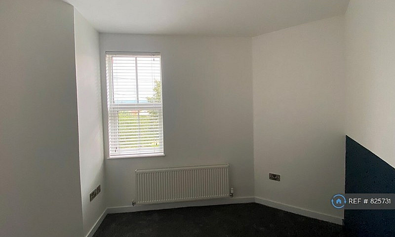 2 Bedroom Flat In Br...
