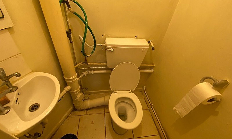 3 Bedroom Maisonette...