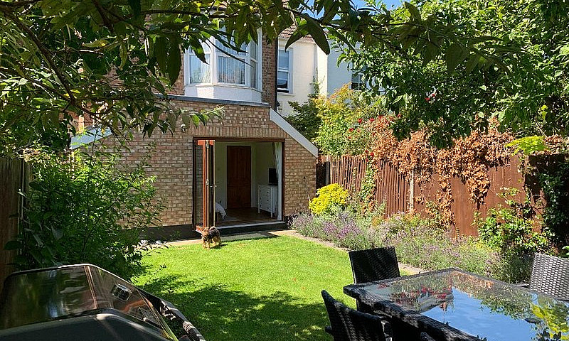3 Bedroom Flat In 54...
