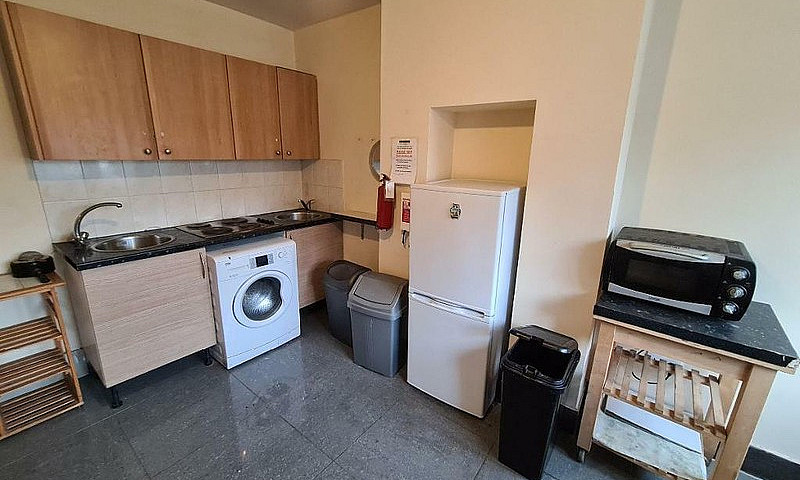 Studio Flat In Rayne...