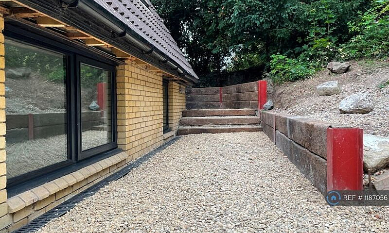 2 Bedroom Flat In Be...