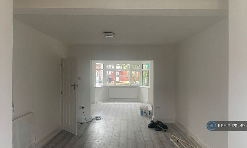 5 Bedroom House In P...