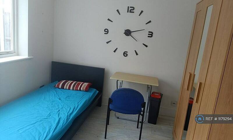 1 Bedroom In Barnsta...