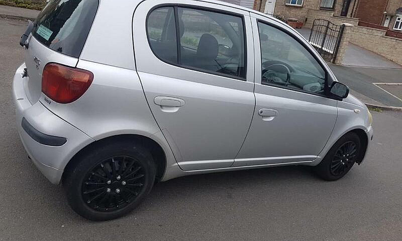 Toyota Yaris 1.0 Vvt...