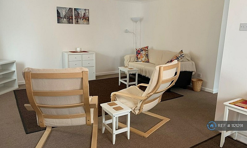 2 Bedroom Flat In Wi...