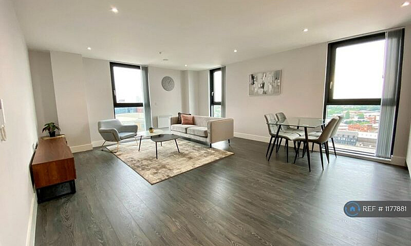 3 Bedroom Flat In Ch...