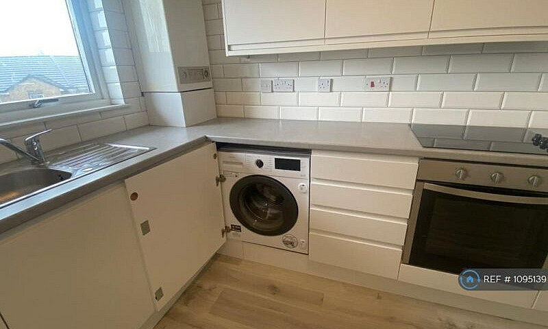 2 Bedroom Flat In Cy...