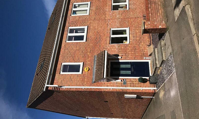 3 Bedroom House In A...