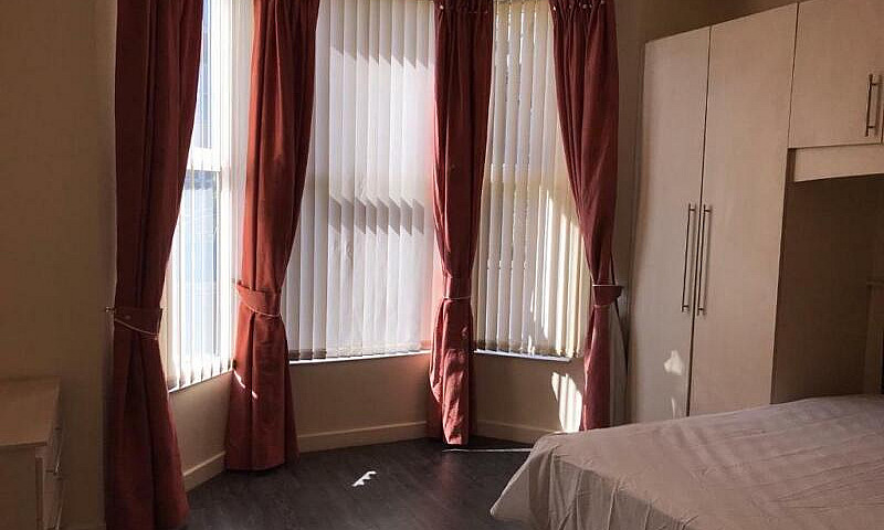 B16 Superb One Bed A...