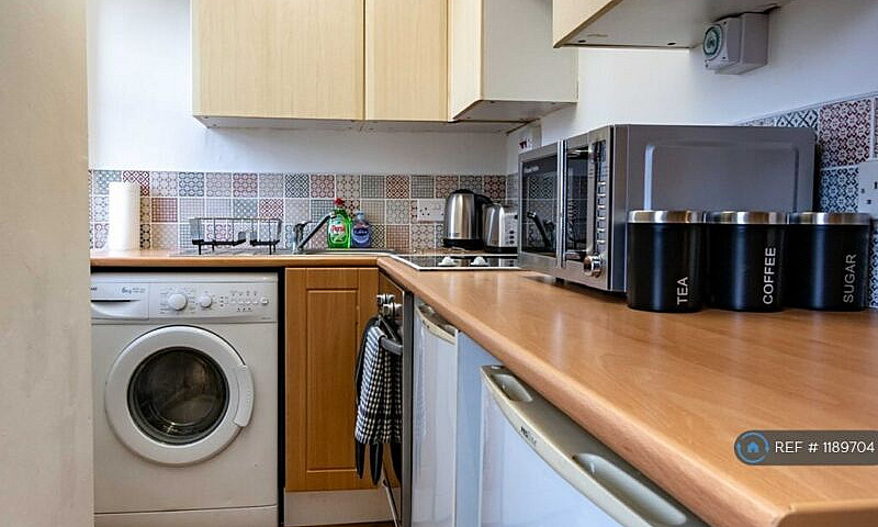 1 Bedroom Flat In Bl...