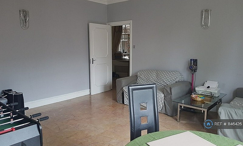 3 Bedroom Flat In Pa...