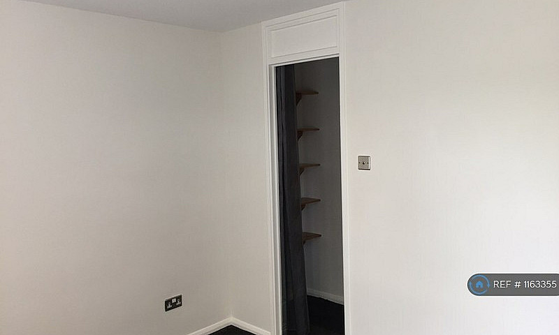 1 Bedroom Flat In Gr...