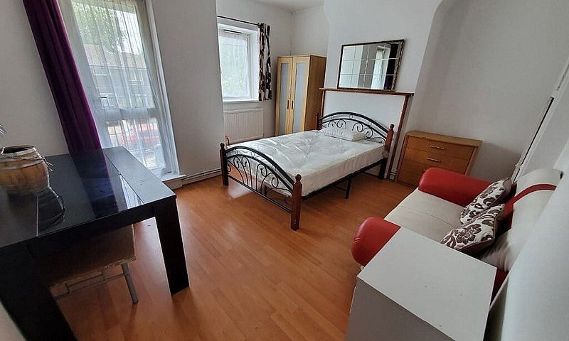 Spacious 3 Bed House...