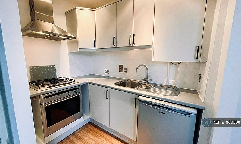 1 Bedroom Flat In Ke...