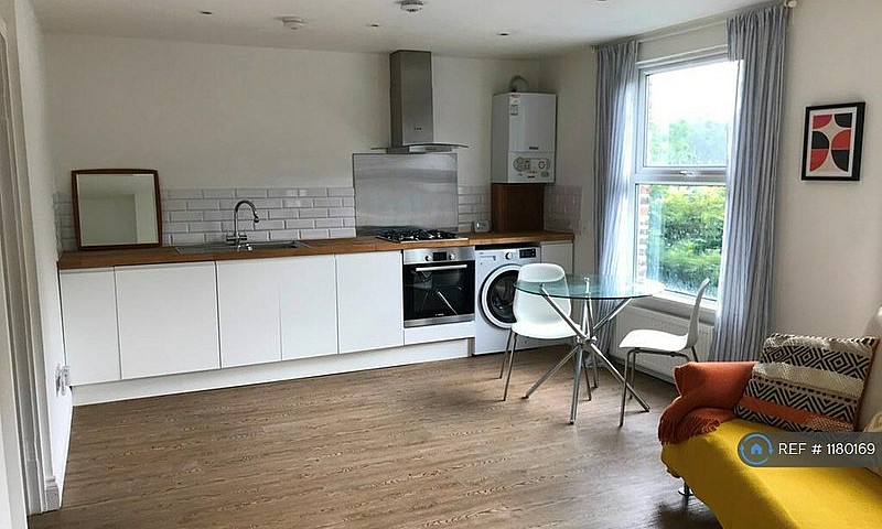 1 Bedroom Flat In Mo...