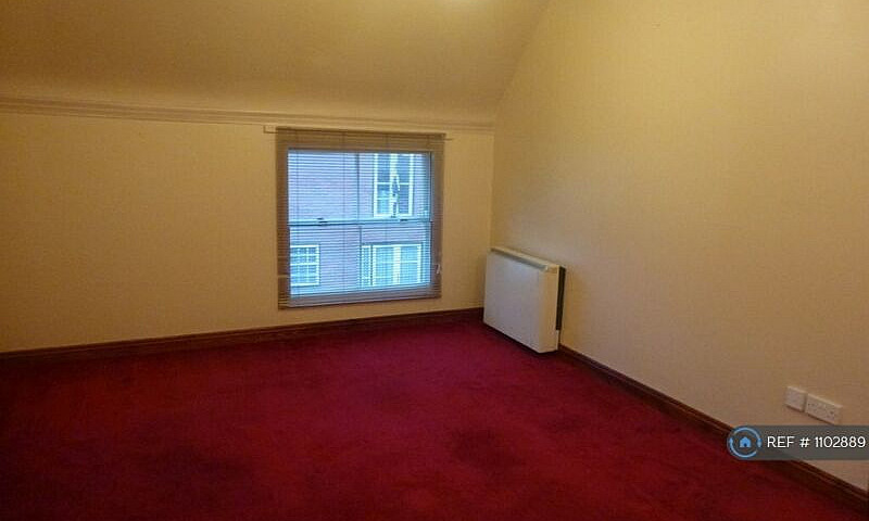 1 Bedroom Flat In Wy...