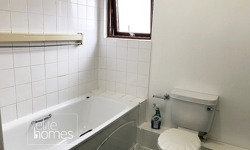 Large 1 Bedroom Top ...