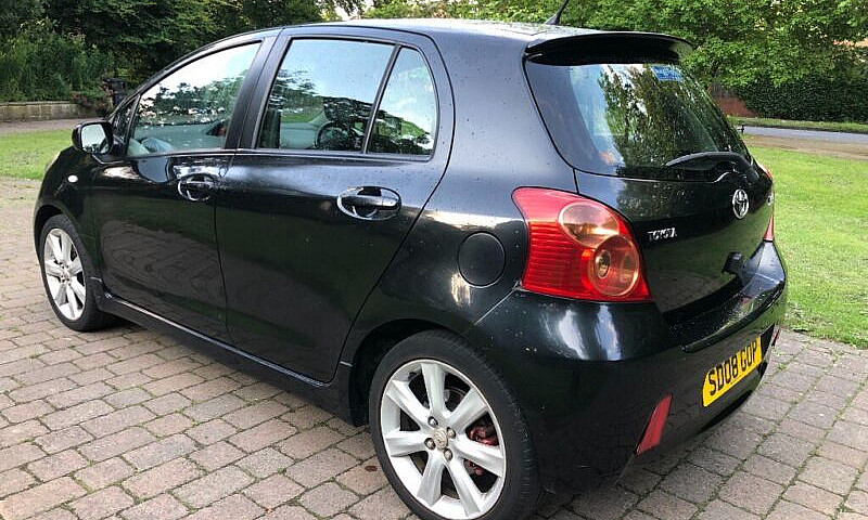 2008 Toyota Yaris 1....
