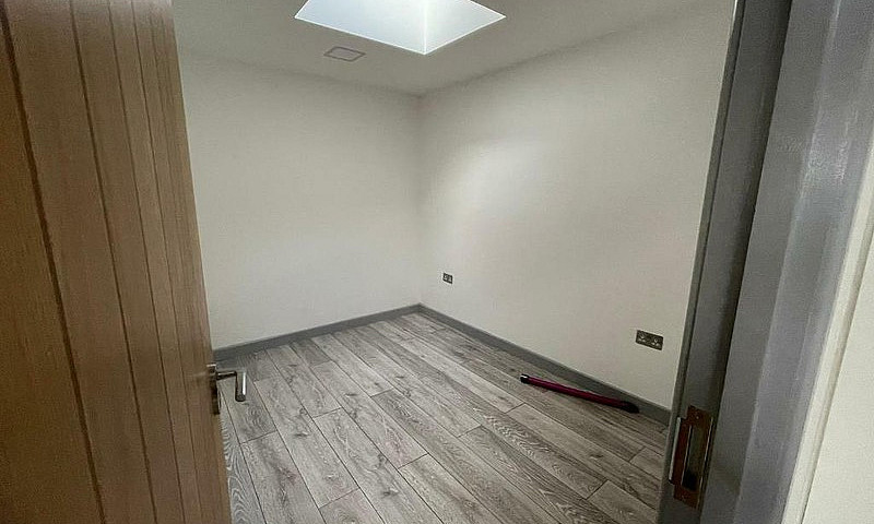 Refurbished 2 Bed Gr...