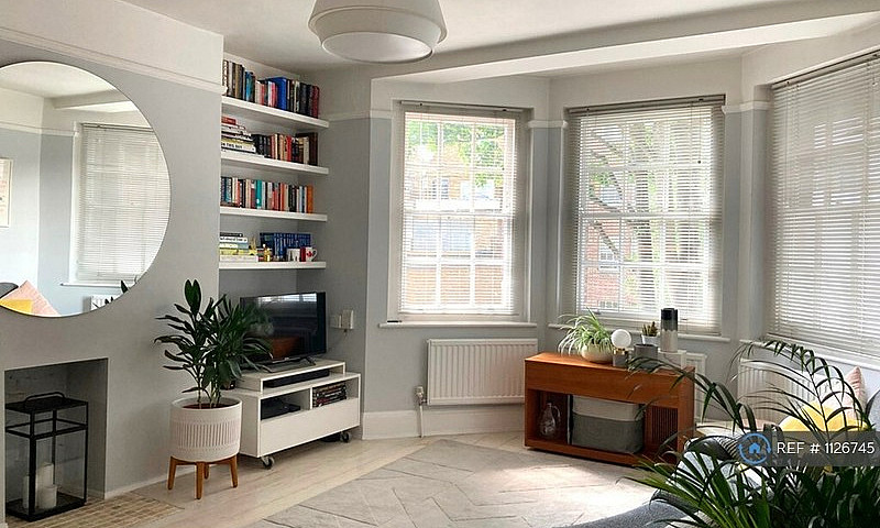 2 Bedroom Flat In Pa...