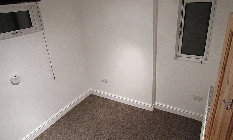 1 Bedroom Newly Refu...