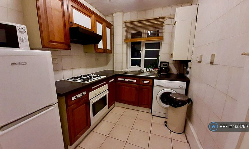 3 Bedroom Flat In Oa...