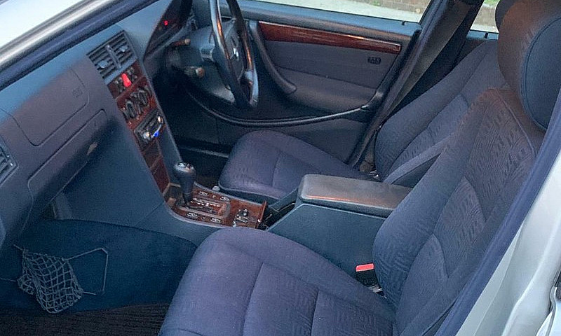 Mercedes-Benz C200 P...