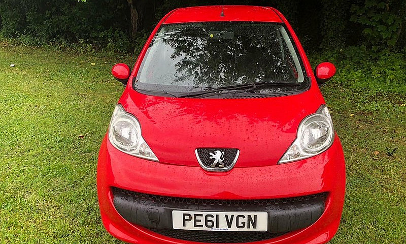 Peugeot 107 1.0 Petr...