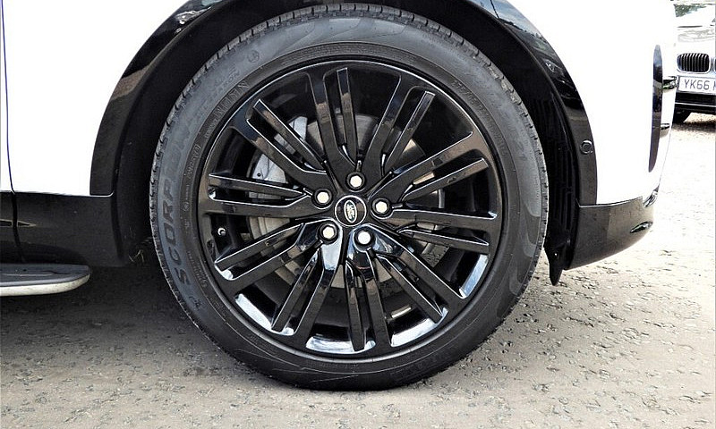 2018 68 Land Rover D...