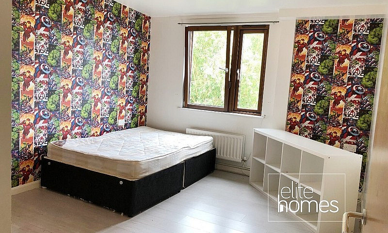 Large 1 Bedroom Top ...