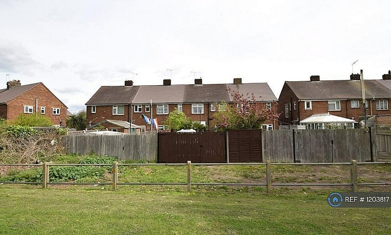 3 Bedroom House In O...