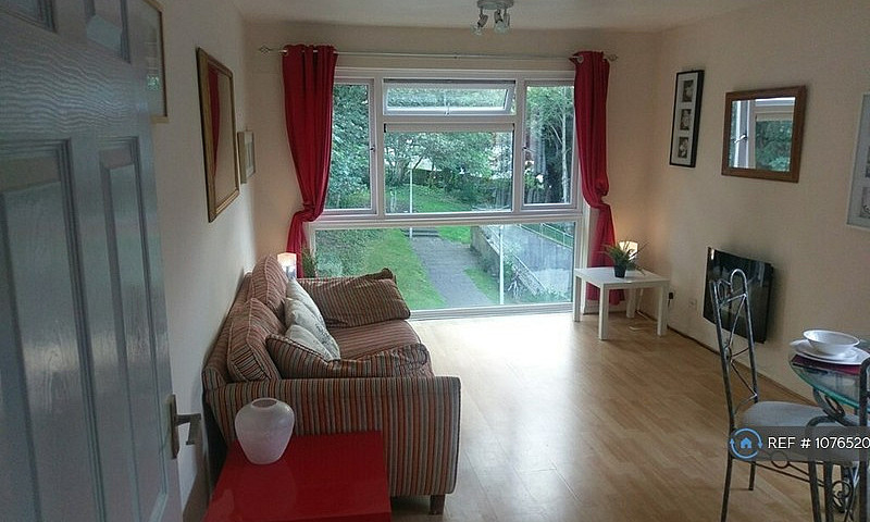 1 Bedroom Flat In Ta...
