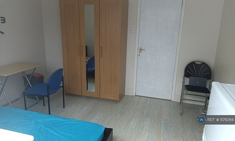 1 Bedroom In Barnsta...