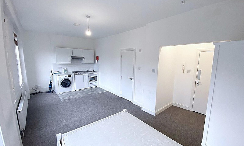 Cosy Studio Flat To ...