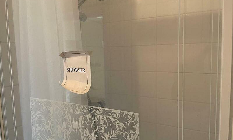 2 Bedrooms Flat Avai...