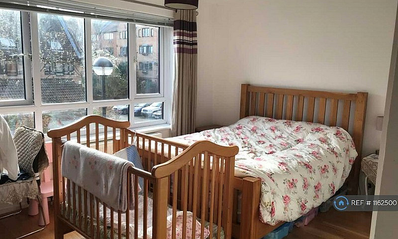 2 Bedroom Flat In Va...