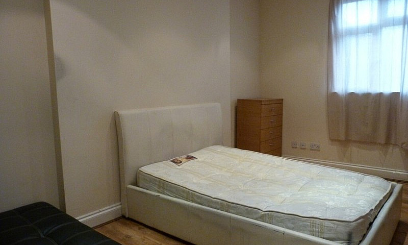 Large 2 Bedroom Flat...