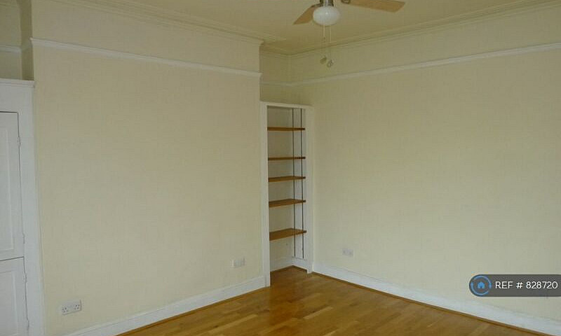2 Bedroom Flat In Sh...