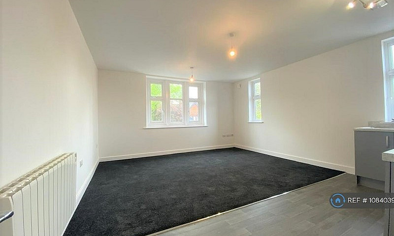 2 Bedroom Flat In Po...