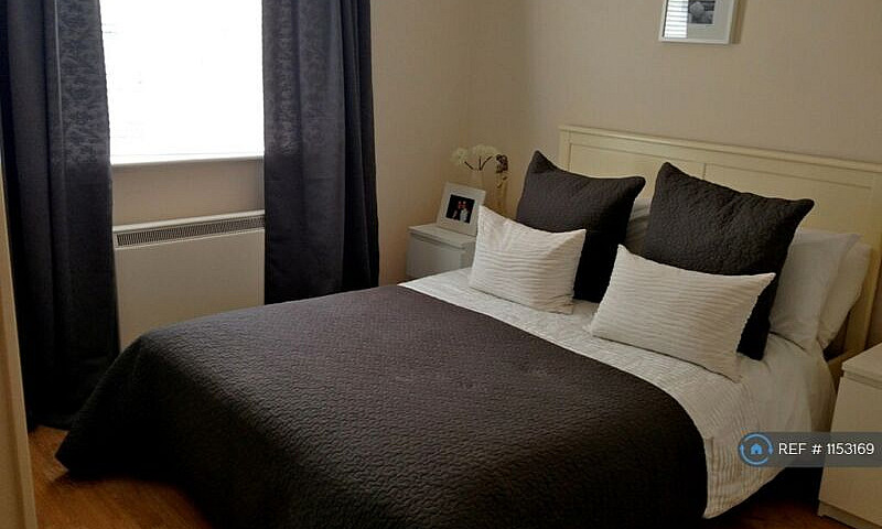 2 Bedroom Flat In Th...