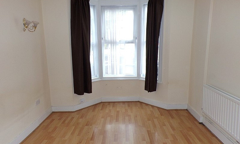 4 Bedrooms, 2 Bathro...