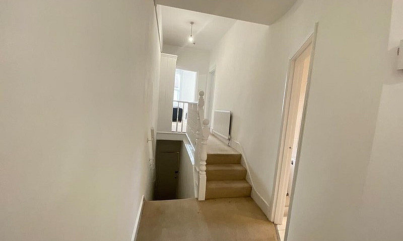 2 Bed Lovely Flat, S...