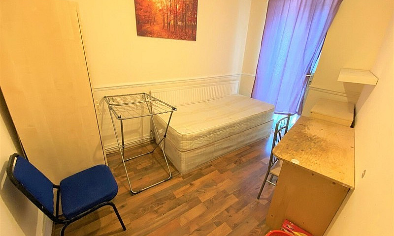 Good Condition 4 Bed...